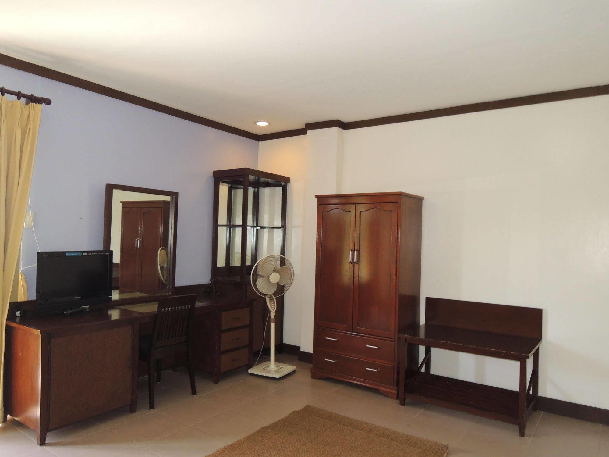 Palms Seaside Inn And Resort Medellin Ngoại thất bức ảnh