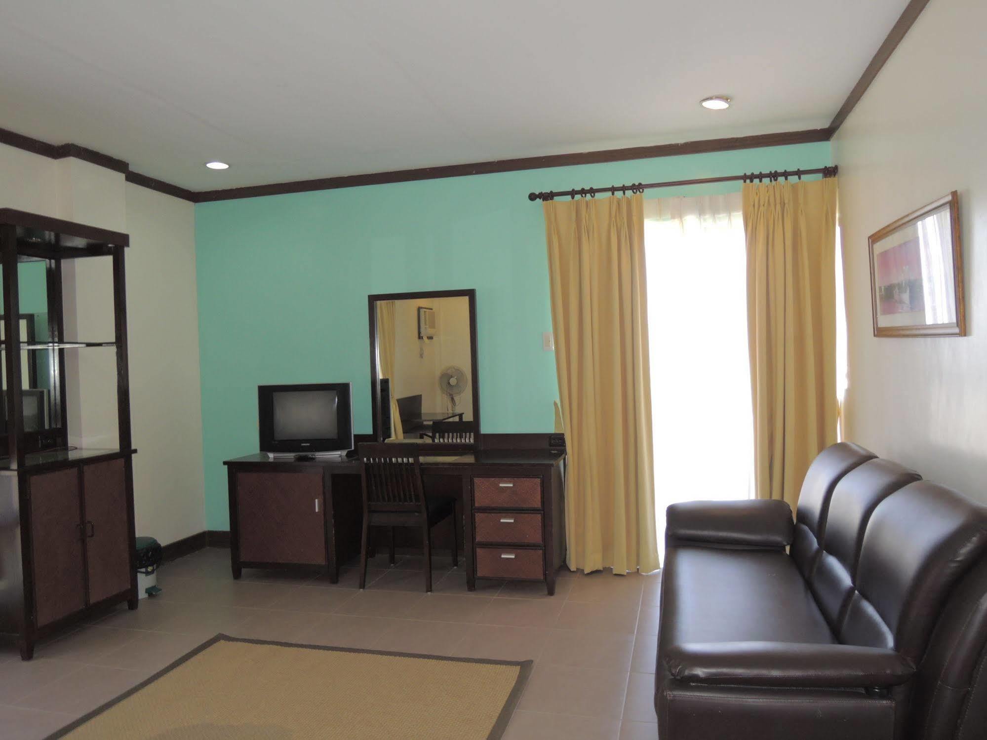 Palms Seaside Inn And Resort Medellin Ngoại thất bức ảnh