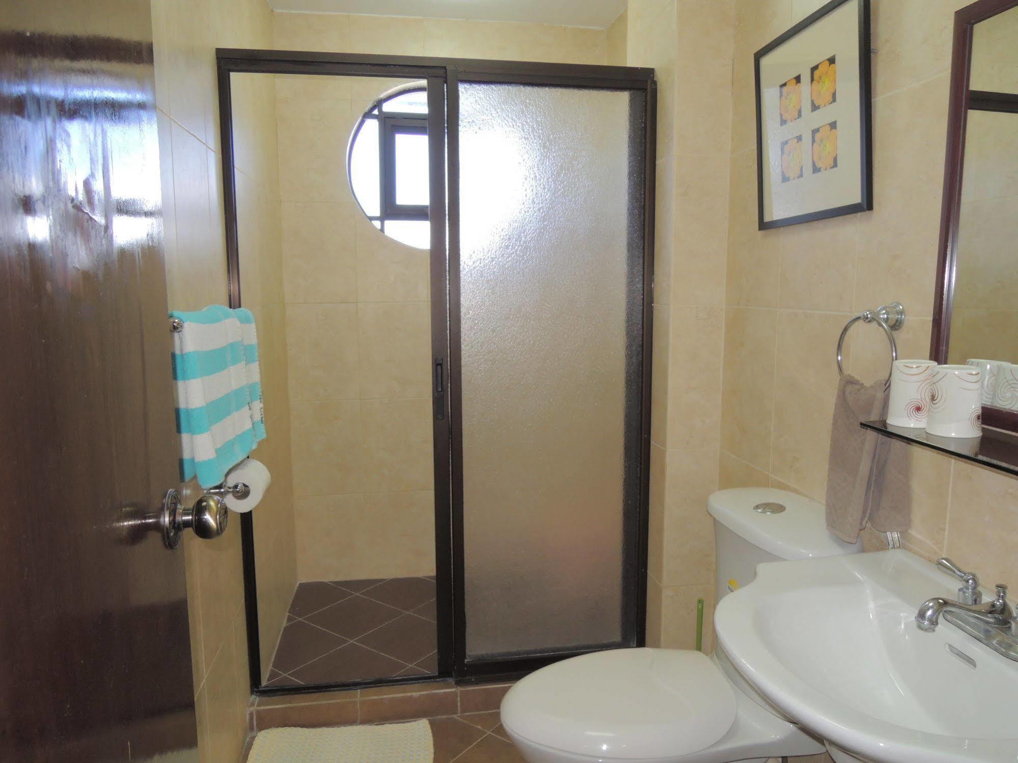 Palms Seaside Inn And Resort Medellin Ngoại thất bức ảnh