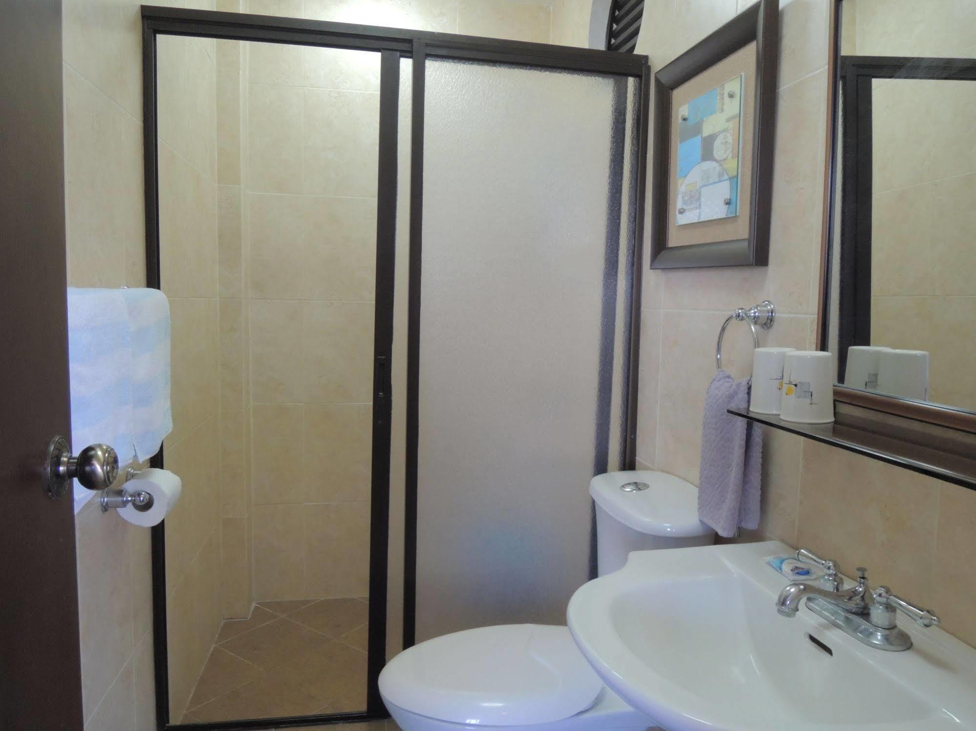 Palms Seaside Inn And Resort Medellin Ngoại thất bức ảnh