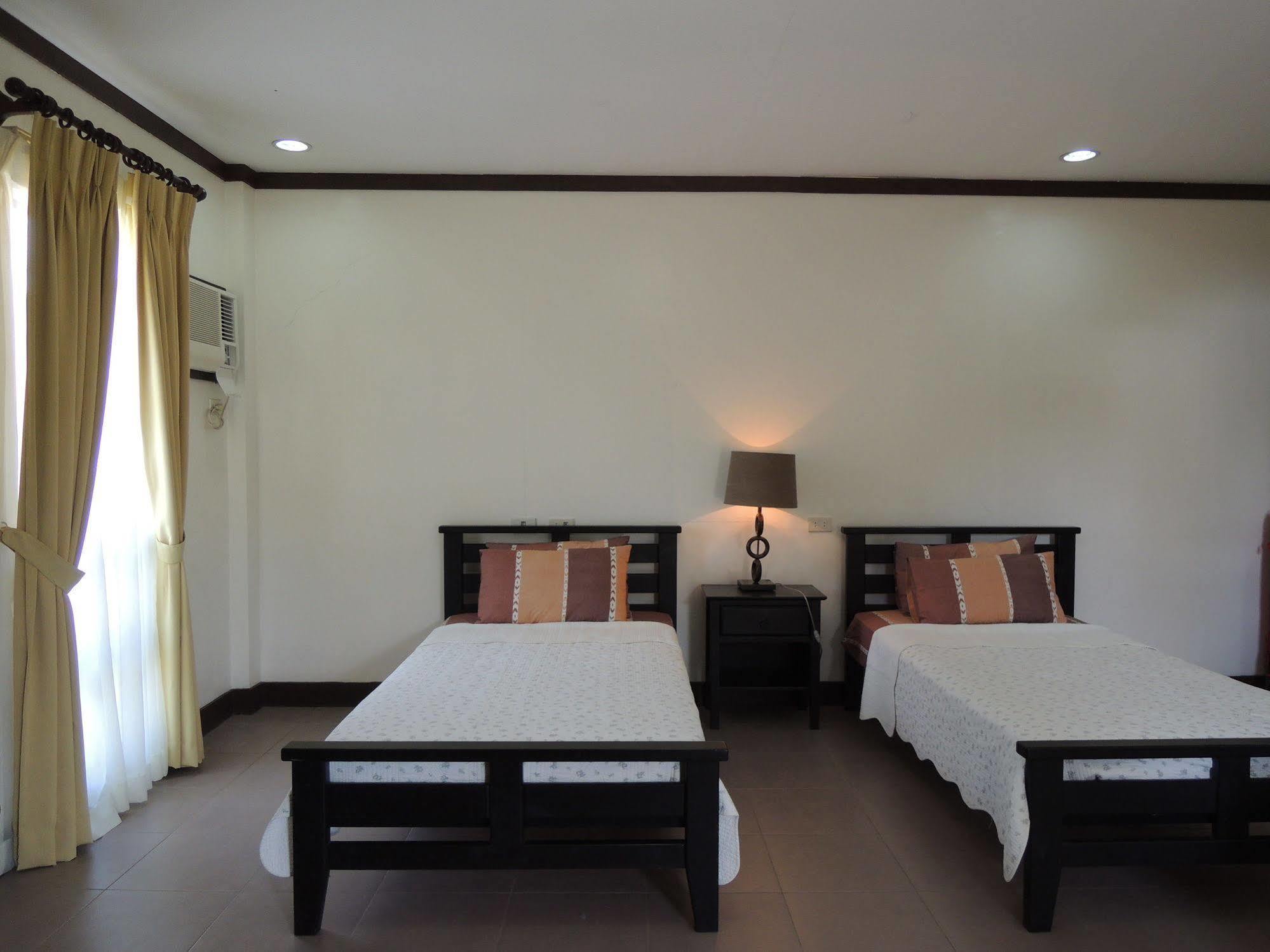 Palms Seaside Inn And Resort Medellin Ngoại thất bức ảnh