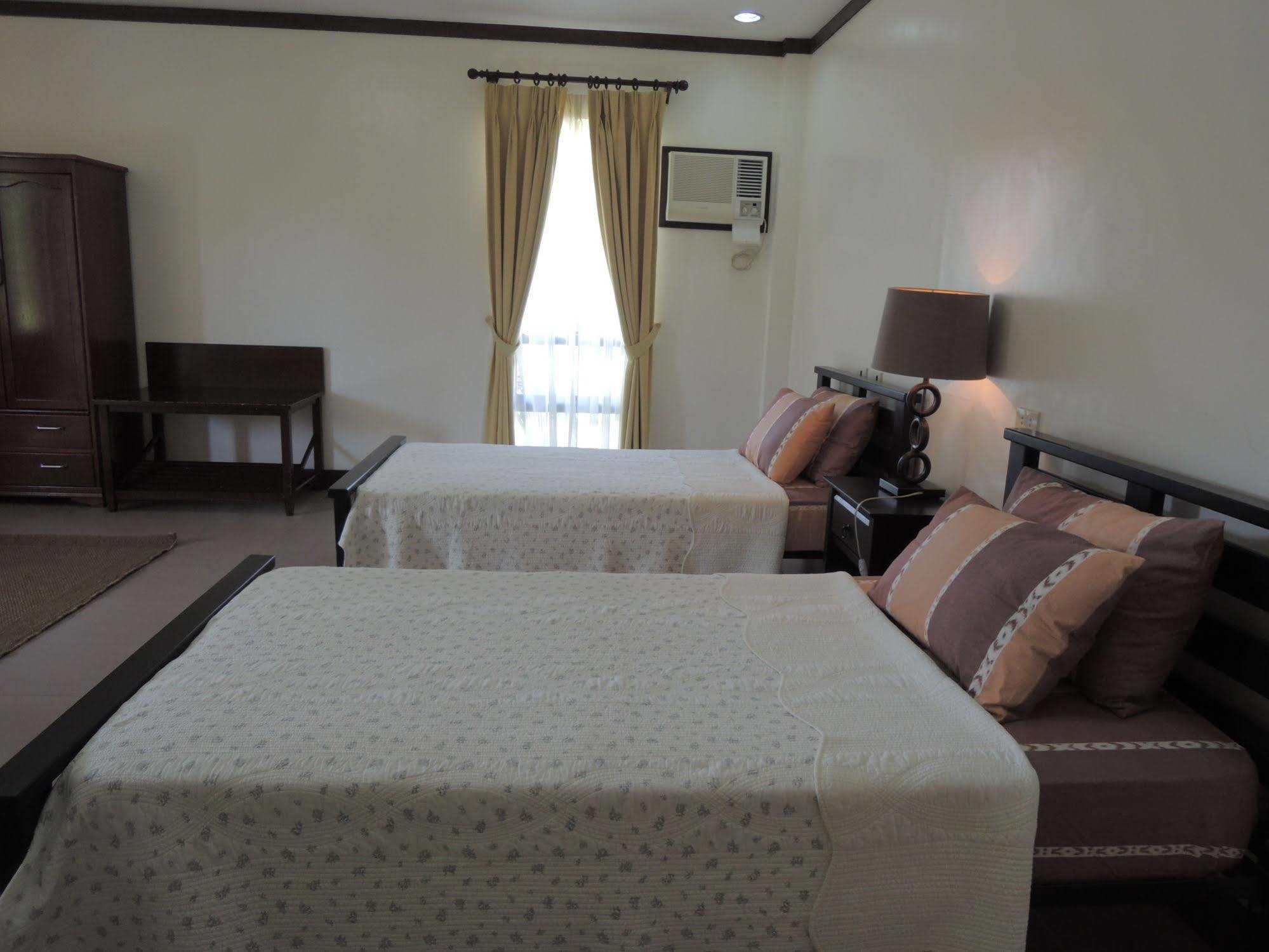 Palms Seaside Inn And Resort Medellin Ngoại thất bức ảnh